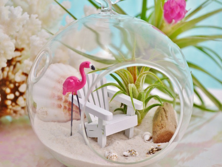 Gör somrig dekoration i ett glas med flamingos själv