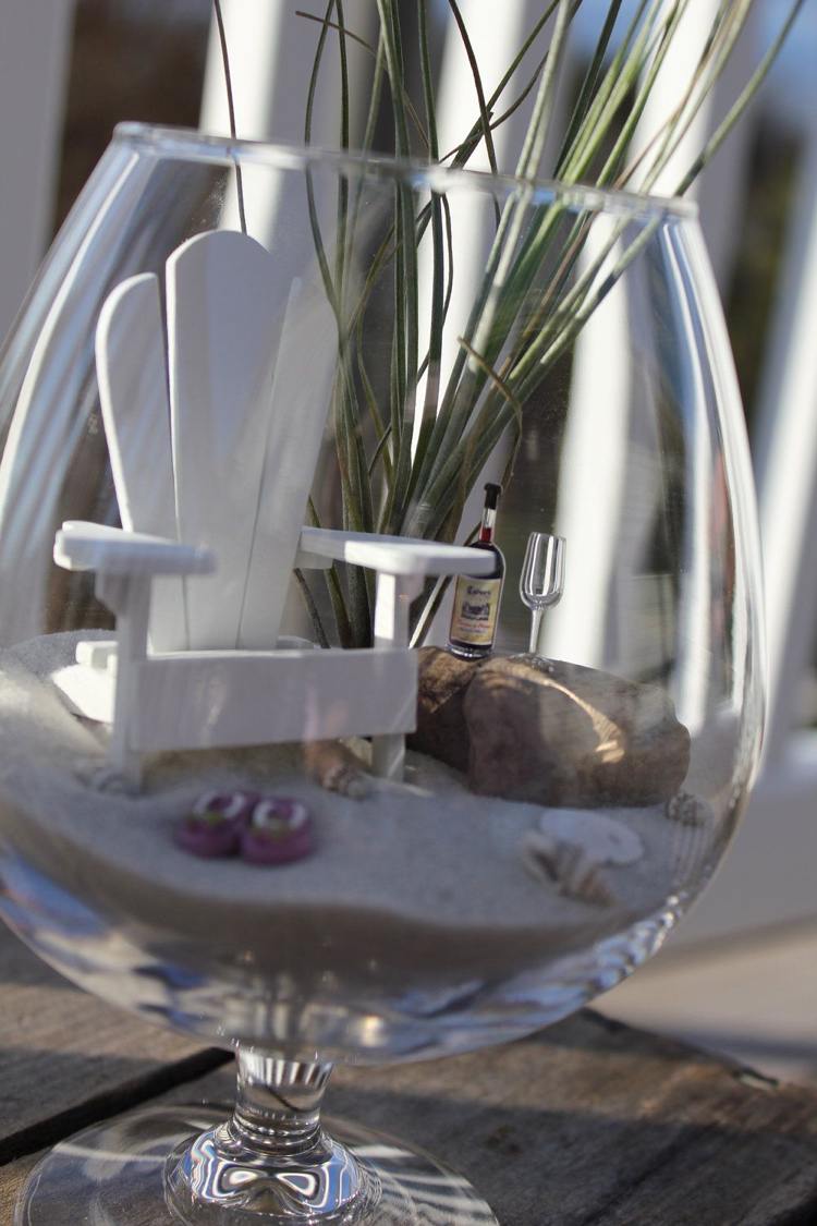 Gör sommardekoration i glas själv instruktioner med sand och växter