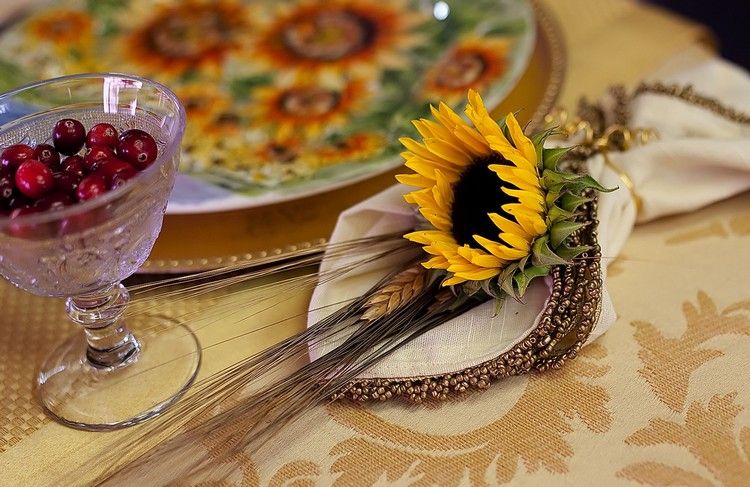 bord dekorera solros servett