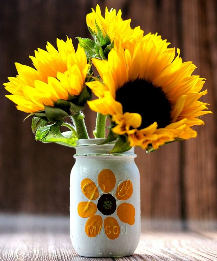 vacker vas för att göra solrosor sommar