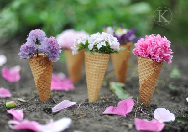 Sommardekoration själv äggpåsar blommor fyller idéer