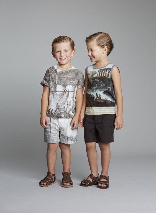 Trendiga sandaler-för-små-pojkar-Dolce & Gabbana-glada-skjortor-med-tryck