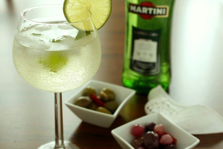 Sommarspritzer med martinicocktails med recept på vitt vin