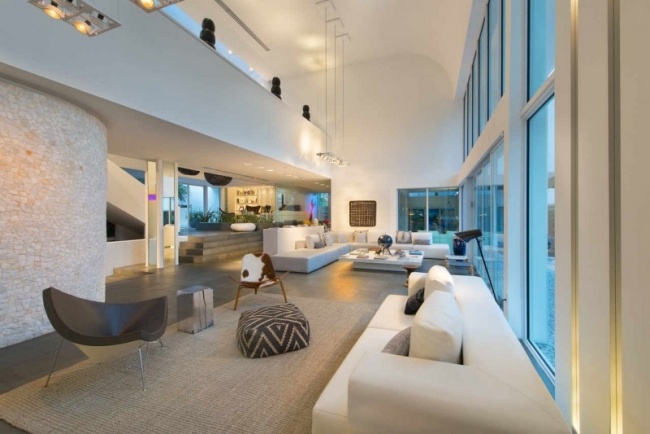 Loft interiör bostadshus-Miami luftigt-soligt vardagsrum design