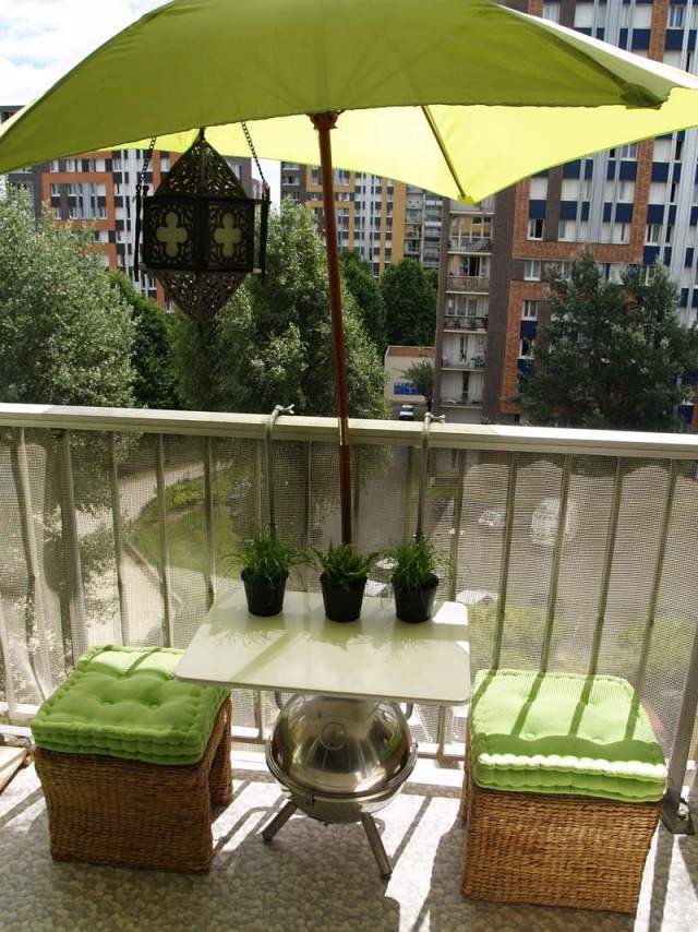 parasoll balkong uteplats lykta liten rottingpall