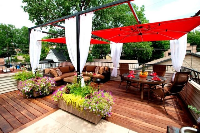 moderna cantilever parasoller röd terrass sittgrupp