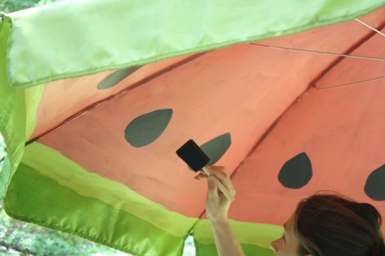 Design-parasoll-vattenmelon-kärnor-färg-svart-design