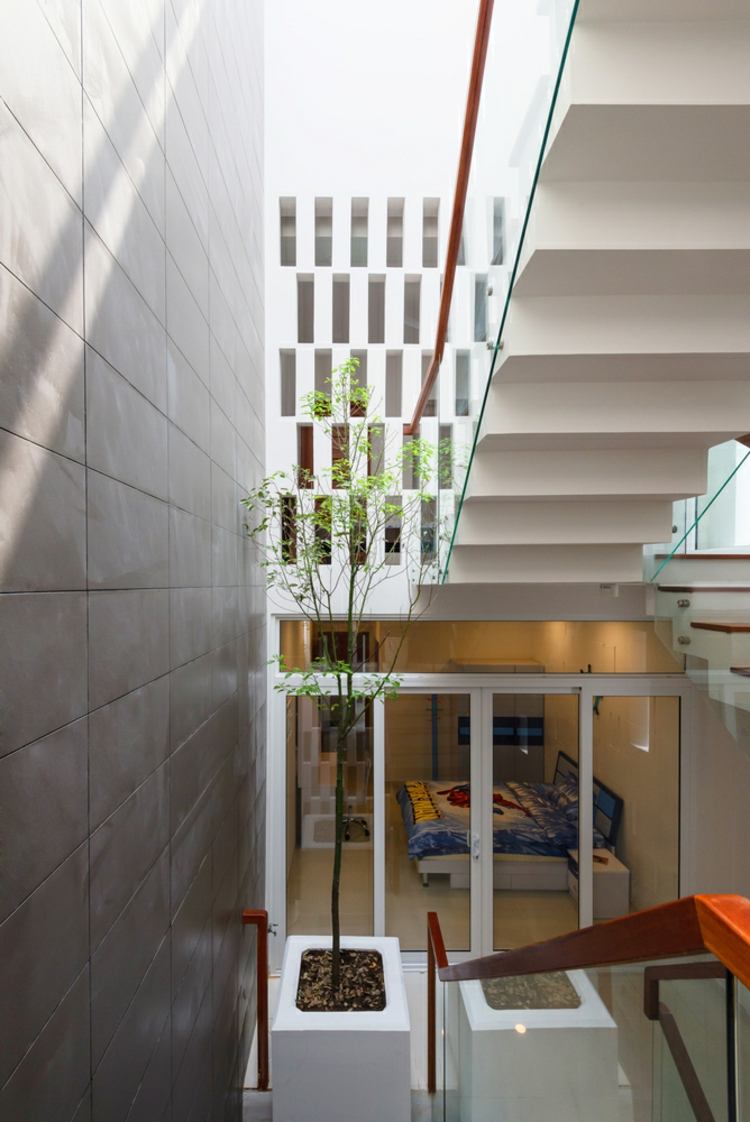 Solskyddsidéer korridor-design-stenar-vägg-hål-glasdörrar