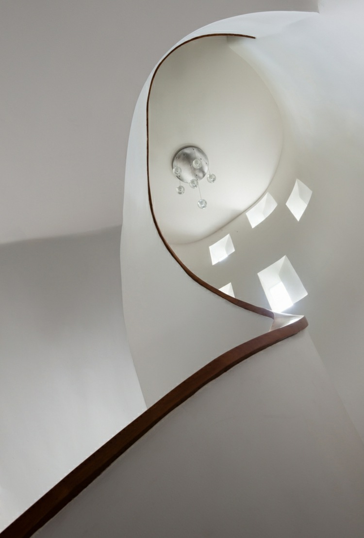 Solskydd-idéer-trappa-spiralformad vägg-perforerad