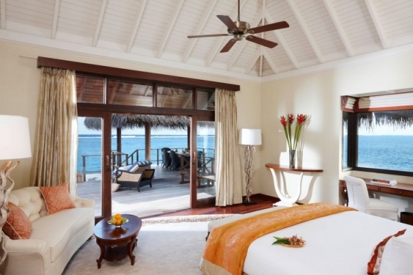Romantiska sovrum-exotiska gardiner golv till tak glas