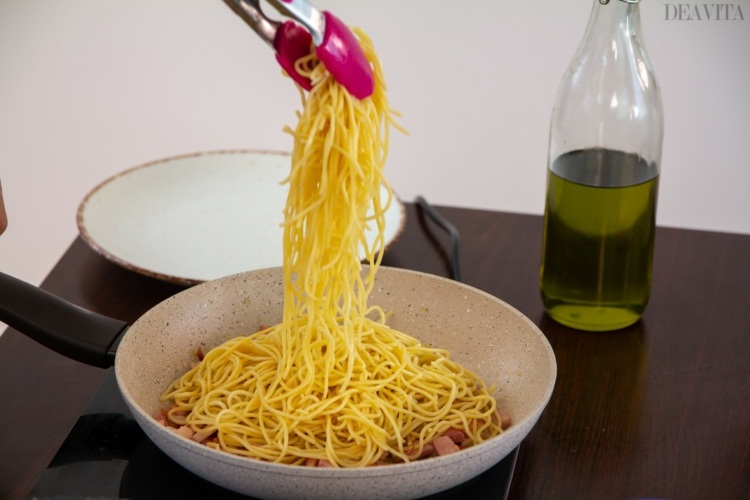 originalrecept italiensk spaghetti carbonara sauté pancetta pasta