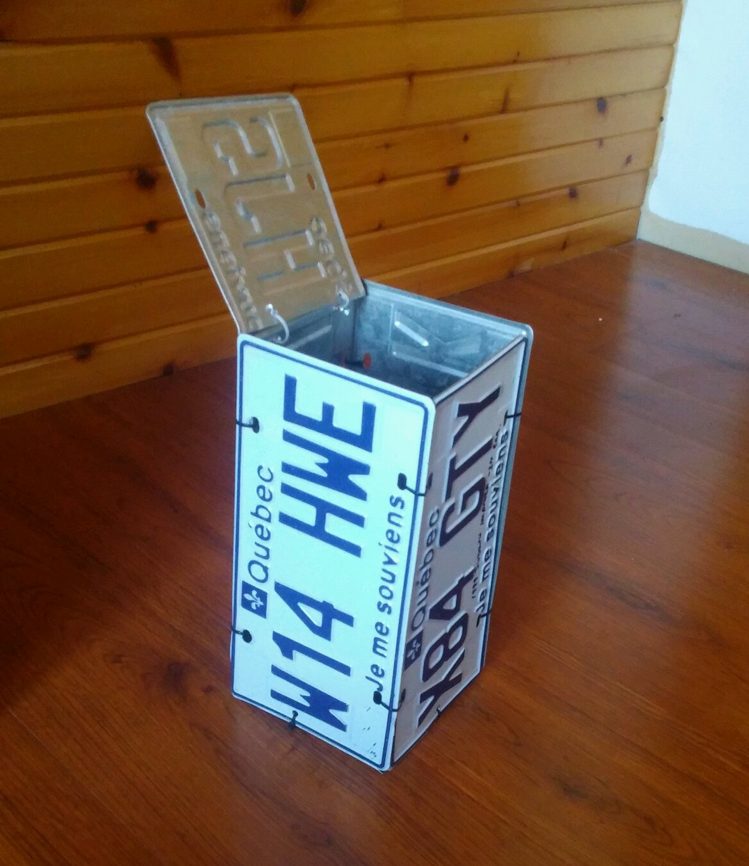 Gör-det-själv-pengar-box-tinker-bil-licens-tallrik-bord