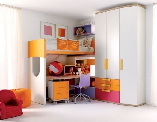loftsäng med skrivbordsidéer för barnrum orange
