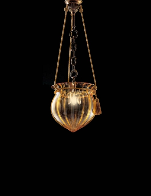klassisk gyllene hängande lampa