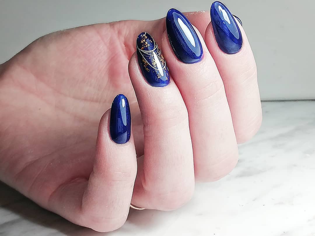 Spider gel naglar instruktioner lätt mandel form naglar mörkblått nagellack