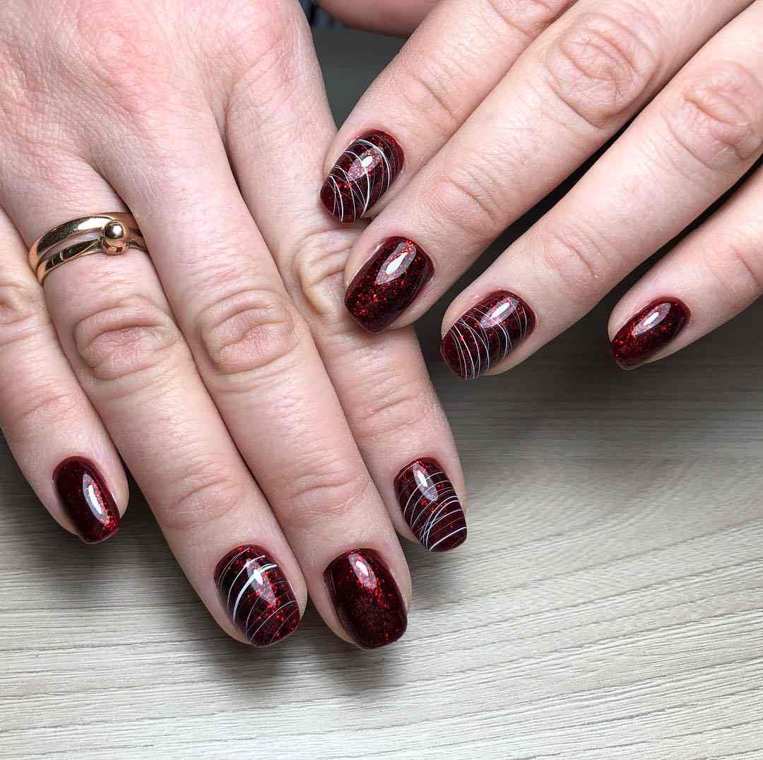 Spider gel naglar kort mörkröda nagellack nageldesign idéer modetrender sommar