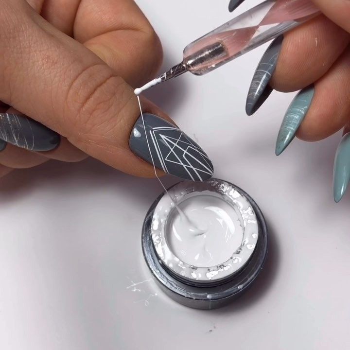 Spider gel naglar instruktioner långa naglar i mandelform nagellack trendfärger 2019