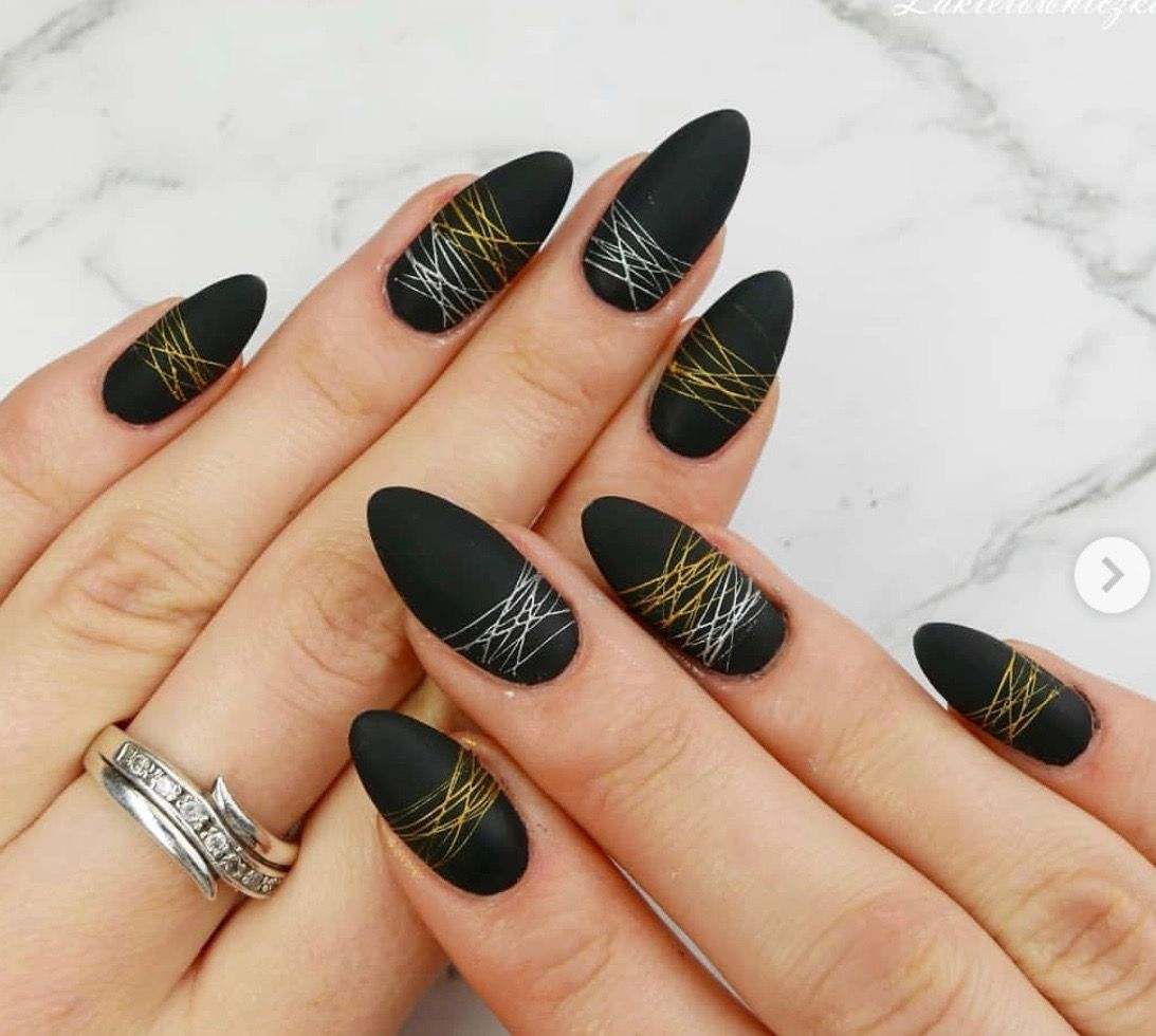 Spider gel naglar svart matt silver guld nagellack trend färger nageltrender