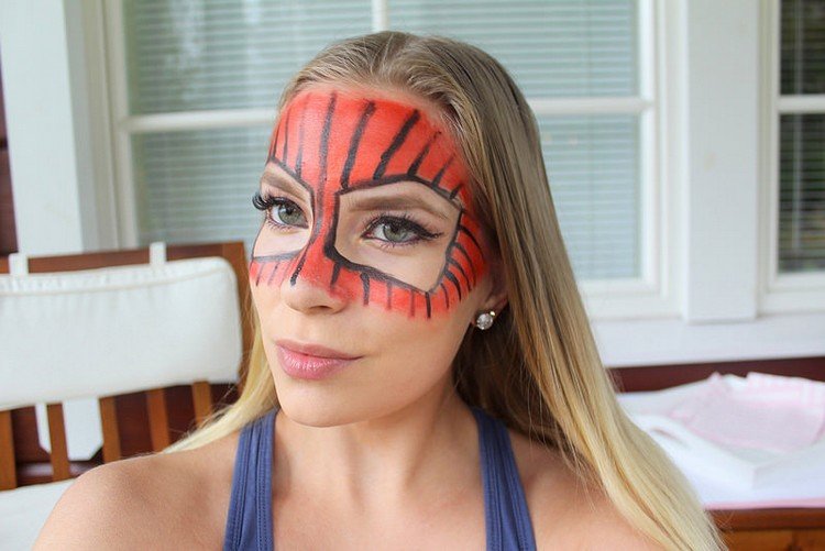 instruktioner spiderman make-up steg 3 måla svarta ränder