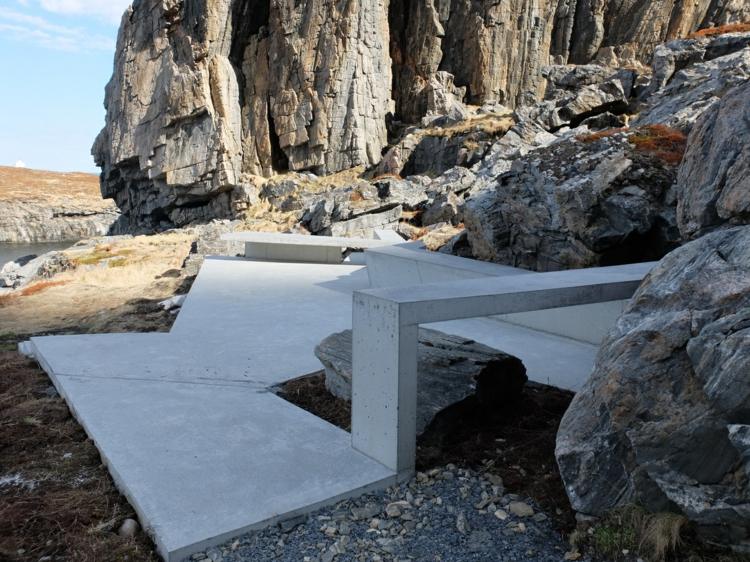 bergformation Bukkekjerka altar spegelglas och betong MORFEUS arkitekter