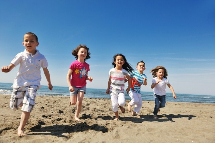 spel på stranden lopp-sport-barn-underhållning-slappna av