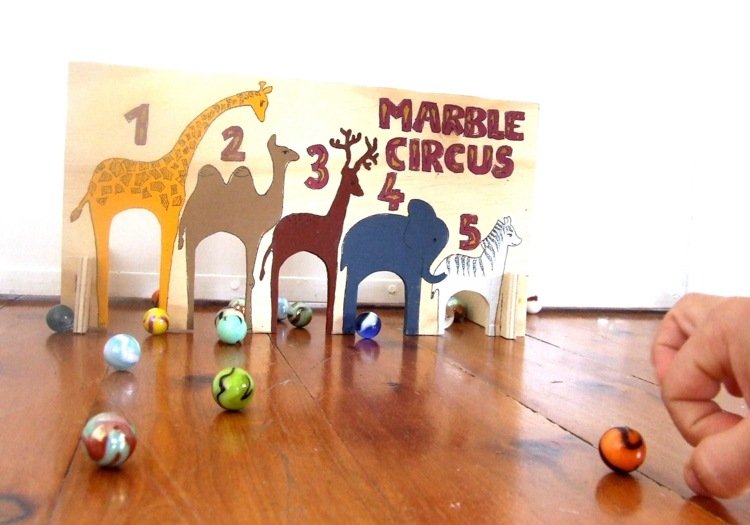 spel-gör-det-själv-barn-lek-glas-bollar-cirkus