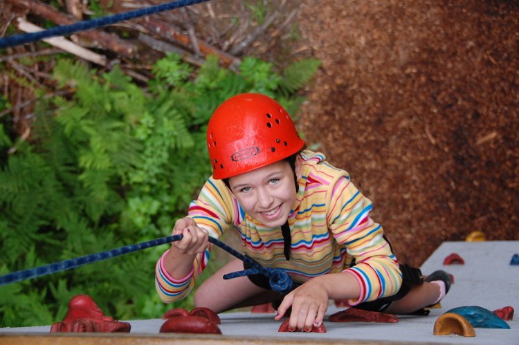 lekplats-trädgård-barn-design-klättring-kul-sport