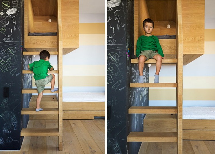 lekstuga av trä pojke-barnrum-sovrum-trätrappor-pojke-säng-utdragbar-vägg-svart-bokstäver-4