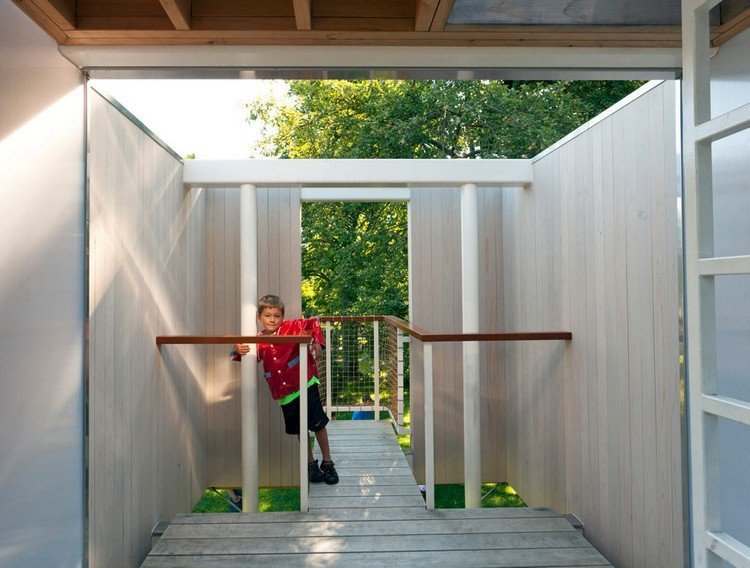 Lekstuga-trädgård-design-idé-moderna-pojkar-klättringsmöjligheter