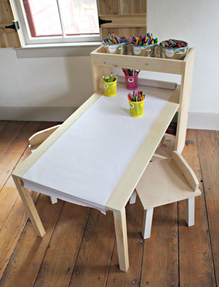 lekbord-bygg-det-själv-konst-atielier-barn-papper-rull-hyllpennor