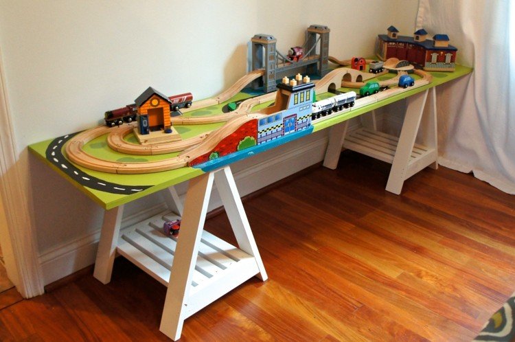 Spela-bord-bygg-själv-tåg-räls-trä-gör-det-själv