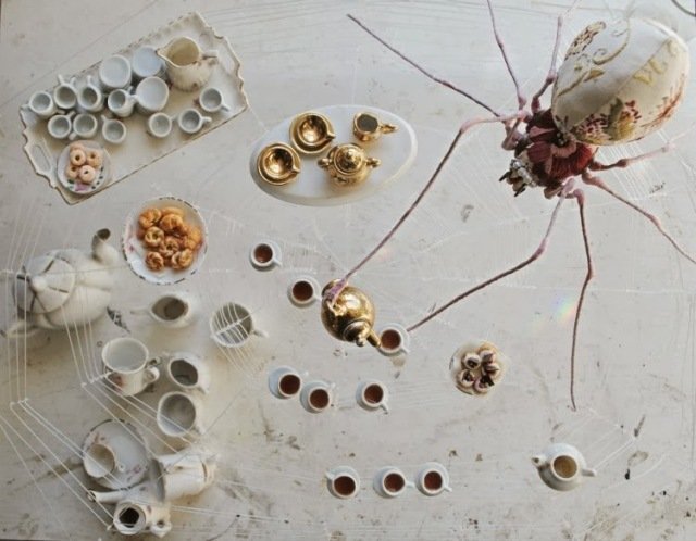 spindelnät spindel - tillverkad av återvunna leksaker i tyg