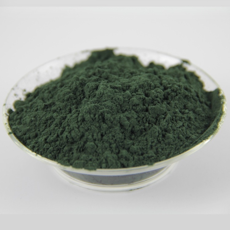 Spirulina-pulver-grön-effekt-kropp