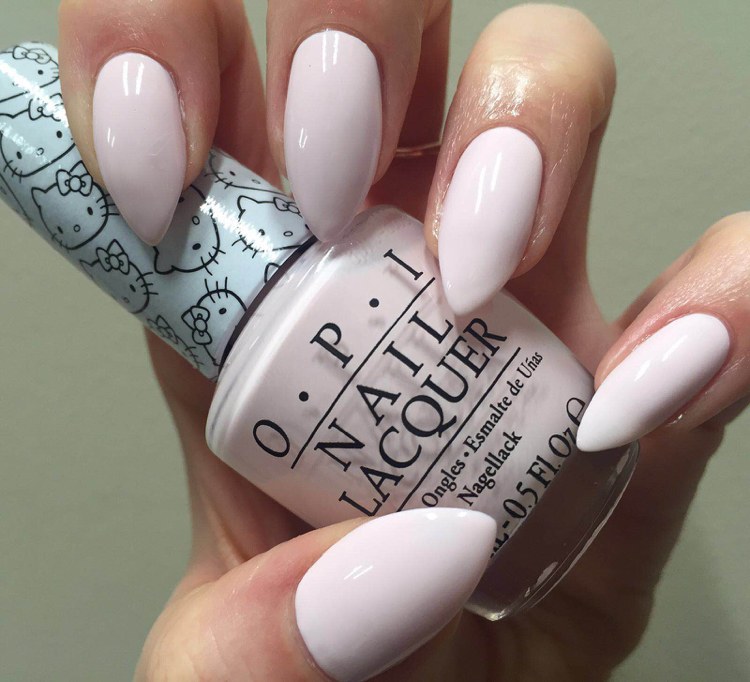 Spetsiga naglar-stilett-nagel-design-mjölk-rosa-färg-delikat