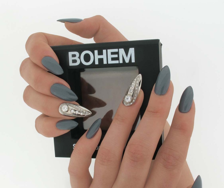 spetsiga naglar-stilett-spik-design-grå-metall-nagelsmycken