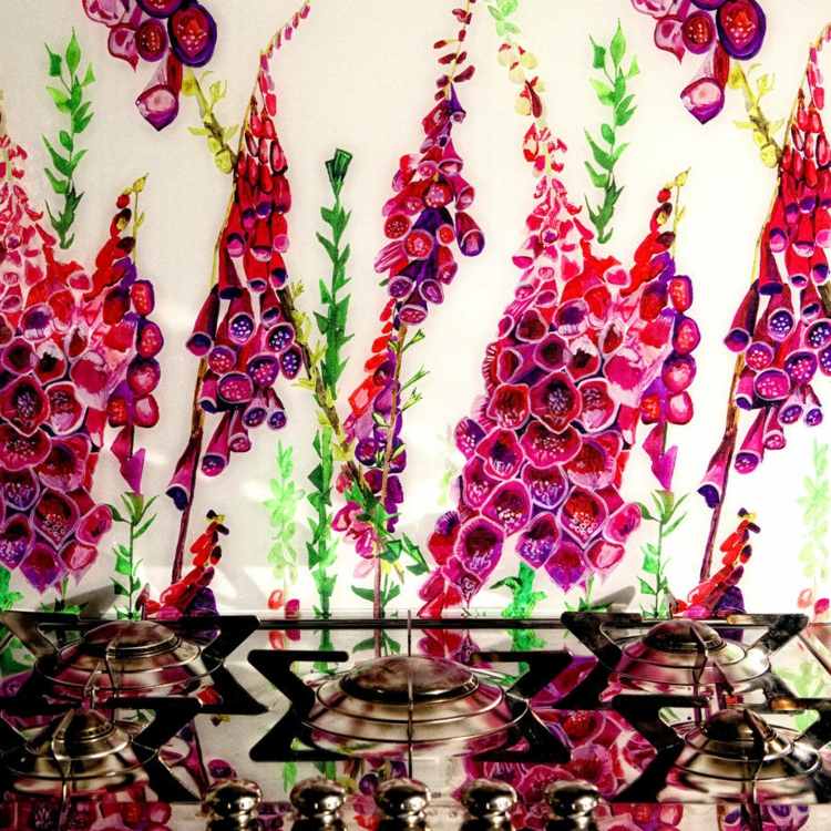 Stänkskydd-spis-självhäftande film-vägg-yta slät-mönster-blommor-färgad-ljus-färgad-fuchsia-röd-grön-gas spis