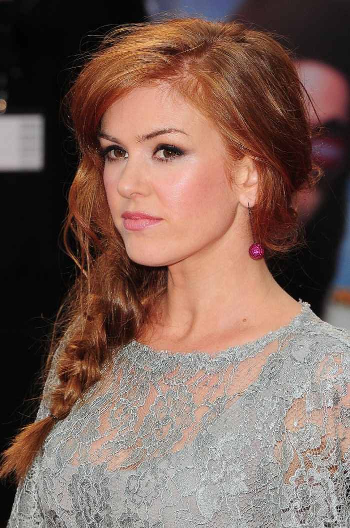 rödhår-naturlig-sida-fläta-frisyr-isla-fisher