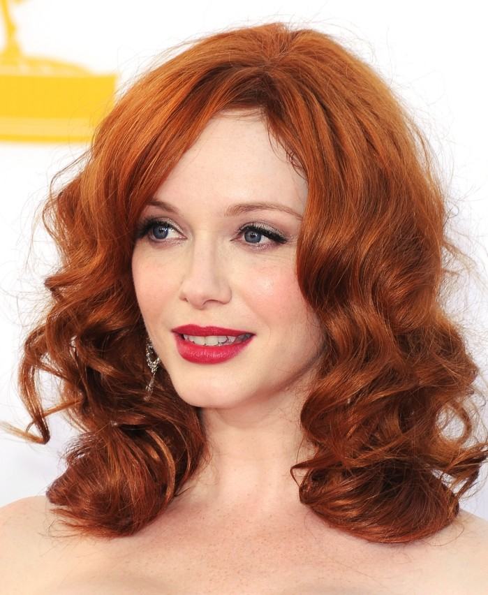 stjärnor-rött-hår-axel-längd-vågigt-Christina-Hendricks