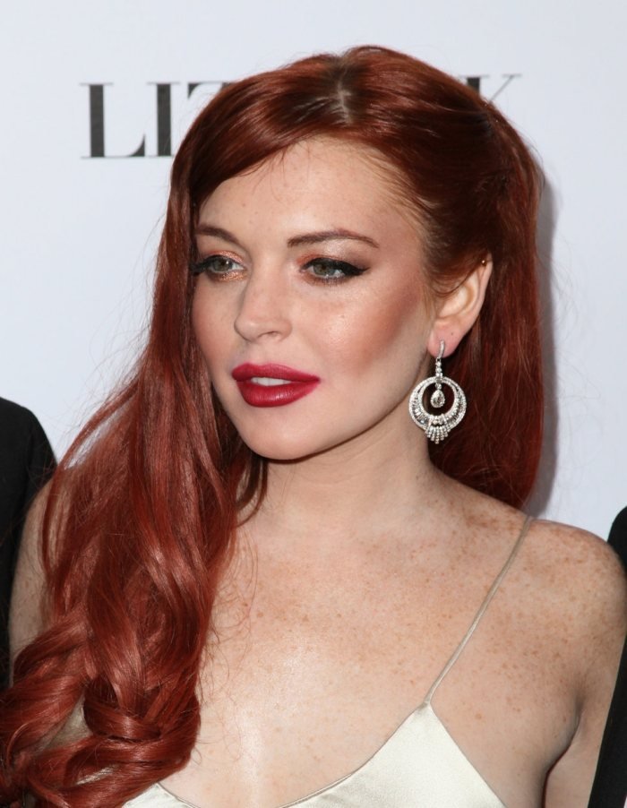 röd-hår-lång-vågig-lindsay-lohan