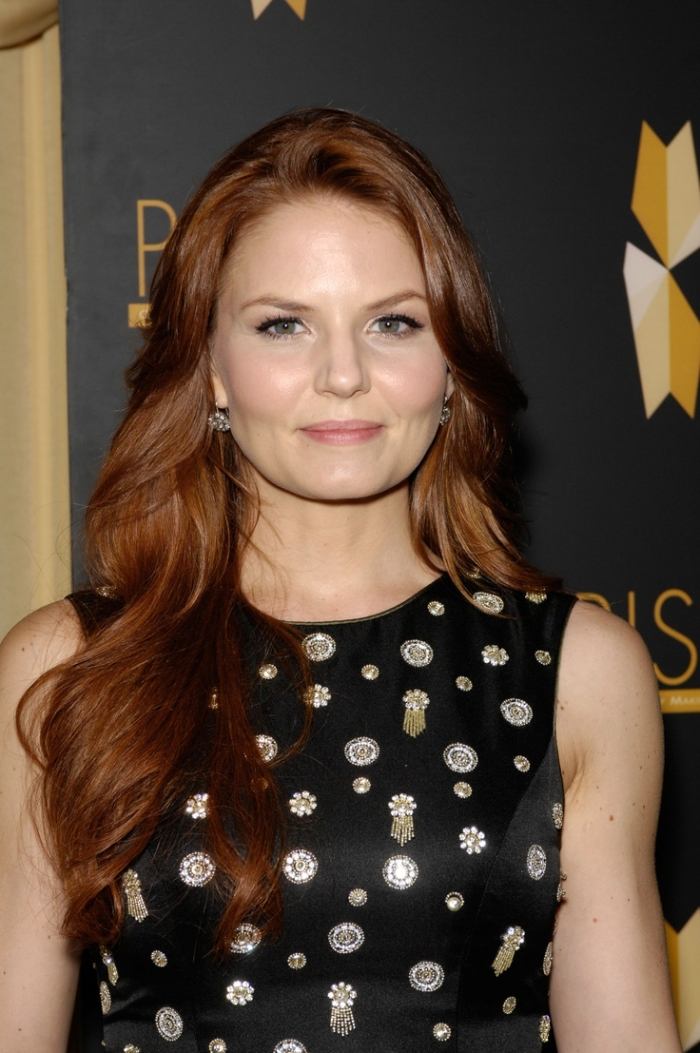 jennifer-morrison-koppar-brun-hår-lång-vågig
