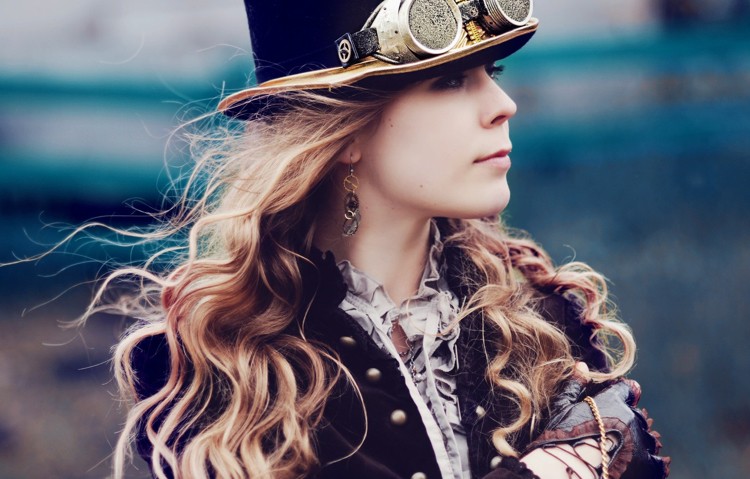 Steampunk -frisyrer för kvinnor lösa lockar i viktoriansk stil