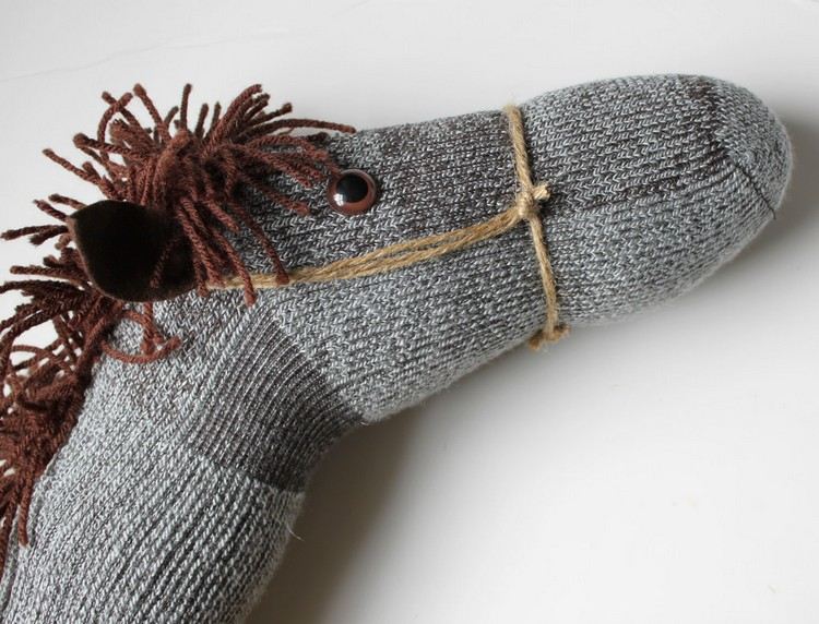 Stick-häst-tinker-häst-huvud-strumpa-sladd-ull-träns