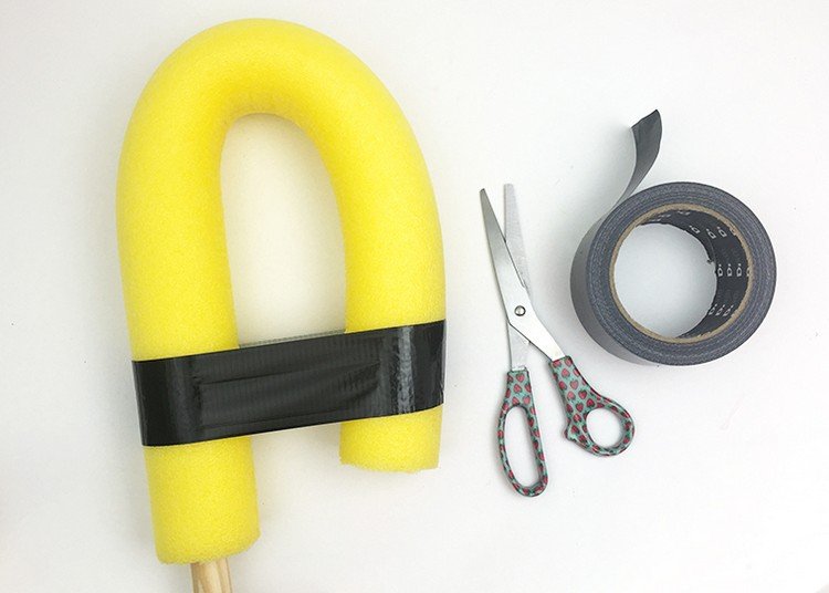 stick-häst-tinker-simning-nudel-häst-stick-diy-tejp