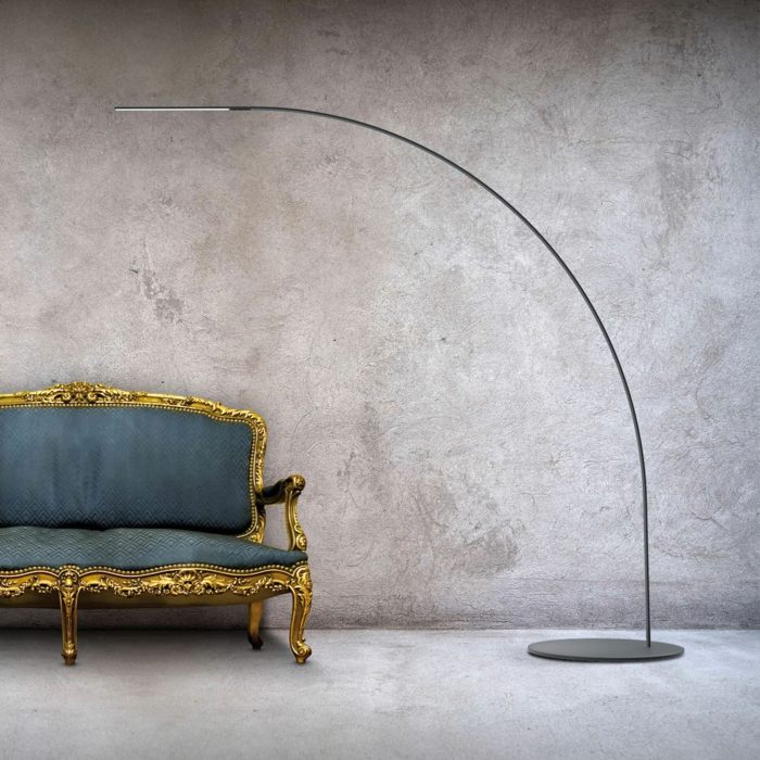 golvlampa design modern retro soffa enkelt blågrått guld