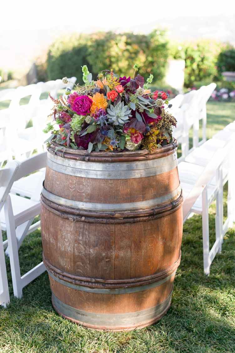 träfat-blomma-dekoration-trädgård-bröllop