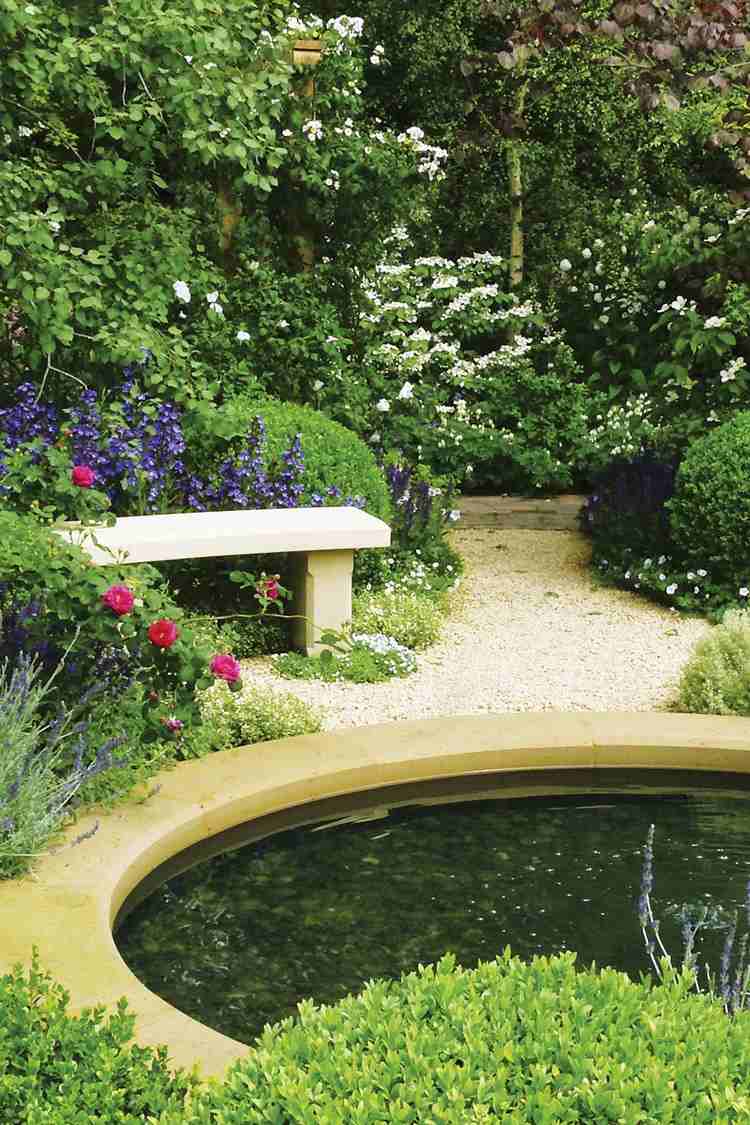 sten-säng-design-trädgård-stig-sten-bänk-damm-rosor-perenner