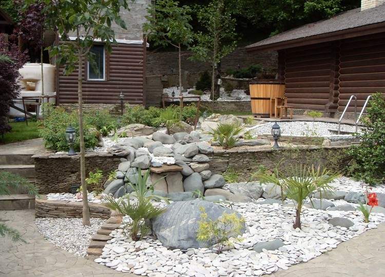 sten-säng-design-sten-trädgård-grå-sten-palmer