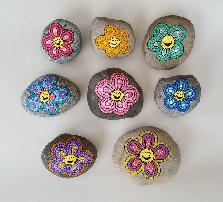 Stenar målar blommor mandalas idéer för trädgårdsdekorationer
