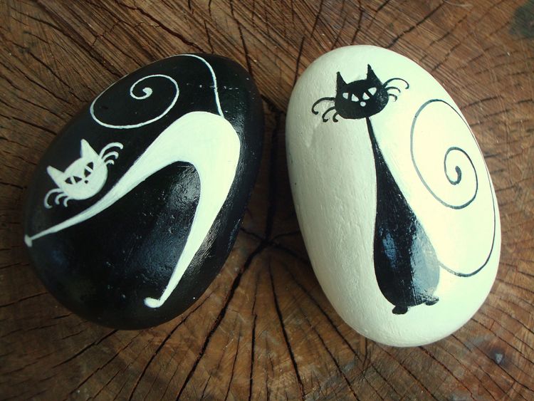 Måla stenar i svartvitt Idéer för kattmönster