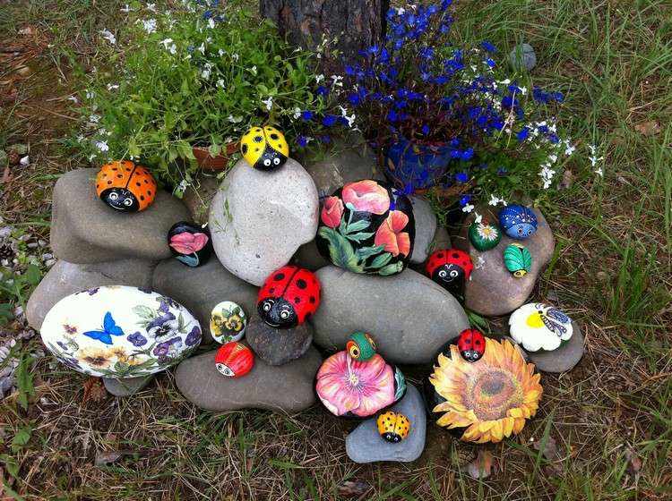 stenfigurer för trädgårdsdjur-nyckelpiga-blommor-målning